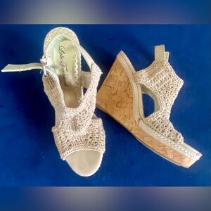 Cute summer wedge sandals, nearly new/excellent cond ~